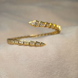 Elegant Gold Serpenti Women's Bracelet